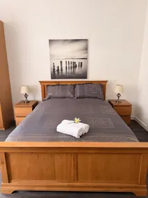 Cosy & Modern 2 Bedroom Apartment - Image 2
