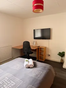 Cosy & Modern 2 Bedroom Apartment - Image 4