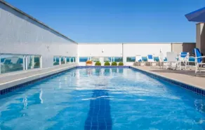 Sea View Flat | Pool | 24-Hour Front Desk | Gym - Image 5