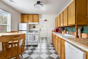 Quiet 2BR Home | 15 min to CHS & Near Park Circle - Image 3
