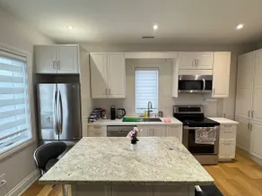 Modern 2-Bedroom Suite in South Etobicoke - Image 2