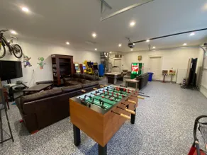 Spacious Escape with an Entertainment Garage! - Image 4