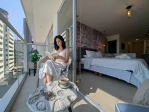 Executive Stay | Pool, Parking & Park View - Image 2