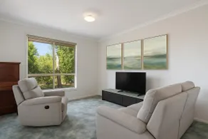 Peaceful Home Near Lake & Mountains - Image 3
