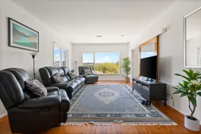 Grandview Escape - Quiet Comfort near Beach and Cafes - Image 2