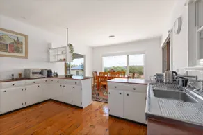 Grandview Escape - Quiet Comfort near Beach and Cafes - Image 3