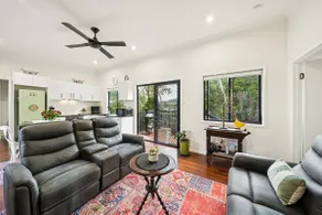 Lodge amongst the Trees, Minutes from Toowoomba. - Image 2