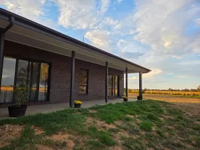 New Unit with Access to Pool. K + Q beds sleeps 4. - Image 2