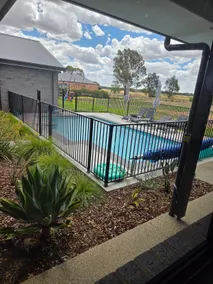 New Unit with Access to Pool. K + Q beds sleeps 4. - Image 5