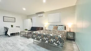 New Modern Guest House • Fast WiFi + Parking - Image 5
