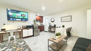 New Modern Guest House • Fast WiFi + Parking - Image 3