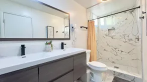 New Modern Guest House • Fast WiFi + Parking - Image 2