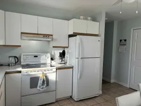 3 bedroom duplex in a quiet neighbourhood. - Image 2