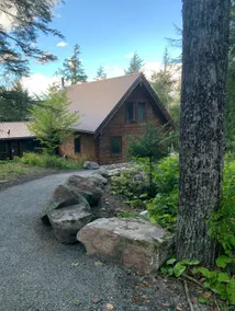 Raven's Ledge Lodge Private Wood Cottage Drag lake - Image 2