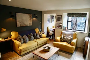 Cosy Cotswold Cottage with Fireplace and Courtyard - Image 2