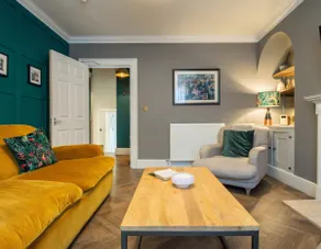 NEW - Dashwood Apartment - Two-Bed Apartment with Hot Tub - Image 5