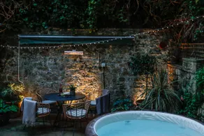 NEW - Dashwood Apartment - Two-Bed Apartment with Hot Tub - Image 2