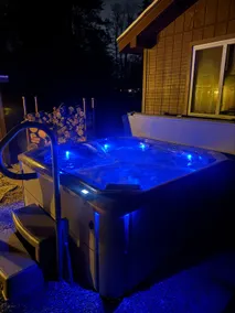 Serenity at Moon Lake • Hot Tub • Sauna • Massage • Spa - Image 4