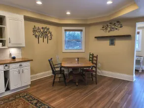 Lakeview Garden Suite Near Downtown - Image 5