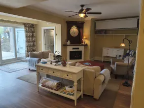 Lakeview Garden Suite Near Downtown - Image 2