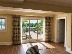Lakeview Garden Suite Near Downtown - Image 3