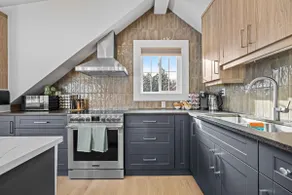 Loft On The Lane- Modern Luxury Meets Cozy Comfort - Image 5