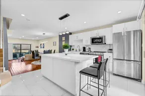Sophisticated 4BR Lakeshore Retreat - Image 3
