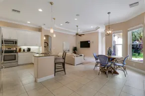Jupiter Home • 8 Mins to Beach • Pool • Hot tub - Image 5