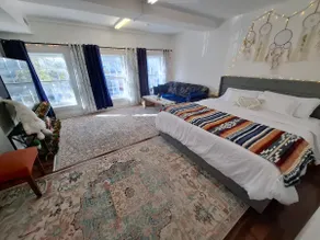 Prime Georgetown Location • 2 Bedroom + Coffee Bar - Image 3