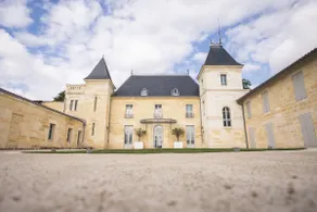 2 charming suites at Château Moncets - Image 2