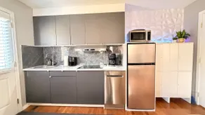 Luxury 2 bedroom furnished Basement in NW Calgary - Image 3