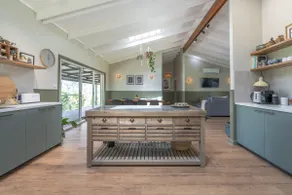 Mara Luxe Farm Stay 20 mins from Beach - Image 3