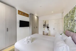 2 Bed Contractor Flat Parking Near Heathrow - Image 4