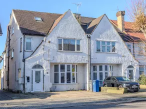 Stunning 5 Bedroom Apartment in Mill Hill Broadway with parking - Image 2