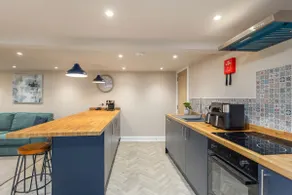 Modern 4 Bedroom Apartment, Edinburgh. - Image 3
