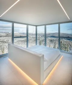 Black Mirror | Luxury Glass Cabin + Panoramic View - Image 3