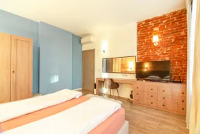 1BR Wine Journey - Image 3