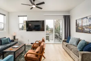 #StayInMyDistrict Bright Spacious Townhouse - Image 5