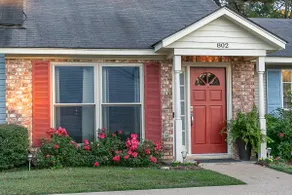 Cameron's Cottage: Stylish, 2-bedroom townhome - Image 2