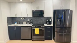Executive One-Bedroom Suite in Prime Location - Image 3