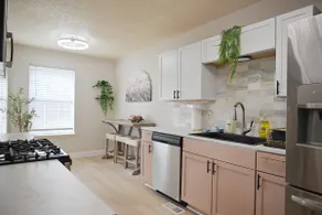 Modern Luxe Bright Vaulted Loft Skyline - Image 5