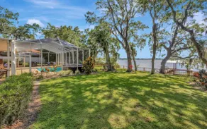 Luxury Lake Ruby Lakehouse • Dock • Sleeps 8 - Image 4