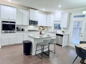 Luxury 5 Bedroom 4 bath open kitchen living room - Image 3