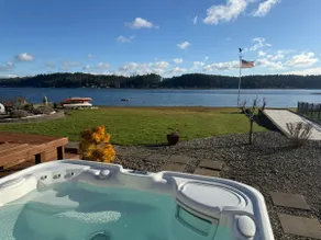 Classic PNW Waterfront-Hot Tub, Kayaks & Bocce - Image 3