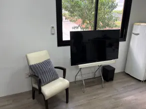 Super Comfy Studio with En-Suite in Downtown - Image 3
