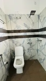 2 bedroom with hall and kitchen - Image 4