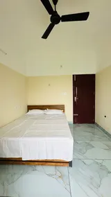 2 bedroom with hall and kitchen - Image 2