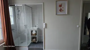 Premium apartment 10 minutes from Paris - Image 4