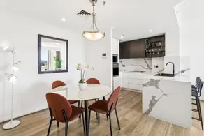 Stylish 2BR Retreat in Heart of Darling Harbour! - Image 4