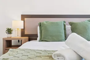Stylish 2BR Retreat in Heart of Darling Harbour! - Image 2